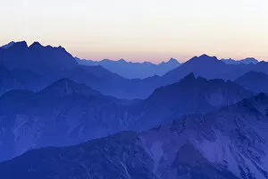 Images Dated 18th November 2012: Mountain ridges at sunset from Mount Hochiss in the Rofan massif, Rofan, Tyrol, Austria