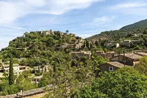 Images Dated 4th May 2012: The mountain village of Deia, Serra de Tramuntana, Northwest Coast, Mallorca, Majorca