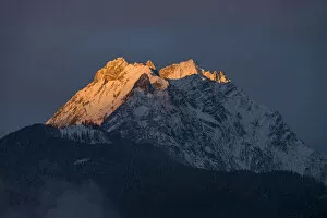 Images Dated 16th January 2014: Mountains Kleiner Bettelwurf and Grosser Bettelwurf in the morning light, Karwendel range, Tyrol