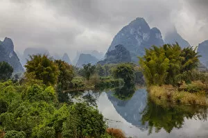 Images Dated 1st March 2012: Mountains and Li River in fog, Yang Shou, China