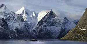 Images Dated 19th February 2014: Mountains near Hamnoy in Lofoten Islands