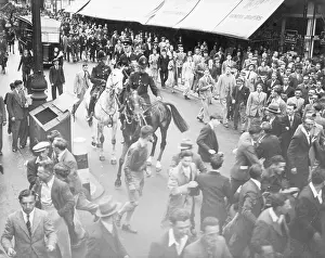 Mounted Police Disperse Crowd in London