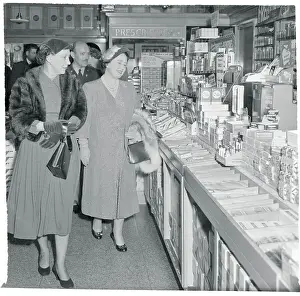Mrs. Dwight Eisenhower and Queen Mother Elizabeth