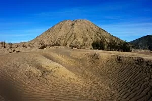 Images Dated 30th July 2011: MT. Batok and the sand dune