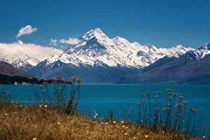Mt Cook National park with lake Pukaki in the foreground