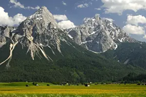 Mt. Ehrwalder Sonnenspitze and Mt. Gruenstein, Ehrwald, Mieminger Kette range, Tyrol, Austria, Europe