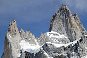 Sceneries Collection: Mt. Fitz Roy, Aiguille Poincenot, Parc Nacional Los Glaciares National Park, Argentina