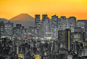 Images Dated 11th February 2019: Mt. Fuji With Tokyo Skyline At Dusk