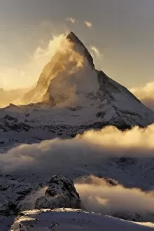 Images Dated 30th January 2010: Mt Matterhorn in the light of the setting sun, Zermatt, Valais, Switzerland, Europe