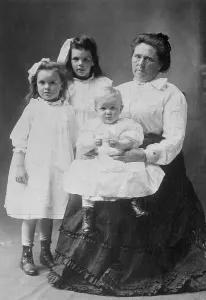 Daughter Prints: Murder Suspect Belle Gunness with Her Children