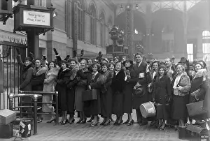 Penn Station: Echoes of Transit: Music in the Air Cast Waving
