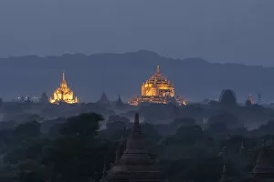 Images Dated 21st December 2016: Myamar Landscape view of ancient pagoda field at bagan famouse place in Mandalay region, Myanmar