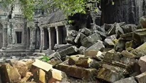 Images Dated 2nd February 2016: Mysterious ancient stone ruins - Ta Prohm, Cambodia