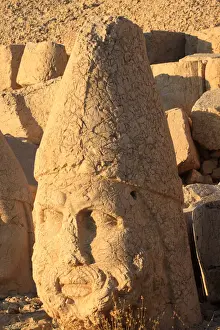 Decapitated Prints: Mysterious statue head