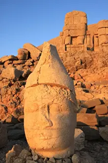 Decapitated Prints: Mysterious statue head