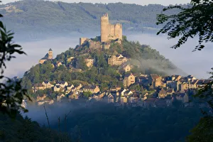 Images Dated 3rd August 2007: Najac Castle in the Morning Mist