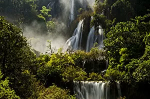 Images Dated 27th November 2011: Nam Tok Thilawsu waterfall, Umpang or Um Phang area, Tak Province, Thailand, Asia