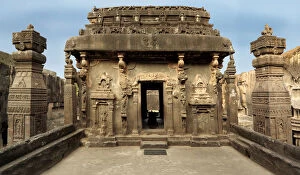 Images Dated 9th October 2015: Nandi Mandap & Dwajasthambam at Kailas Temple Ellora