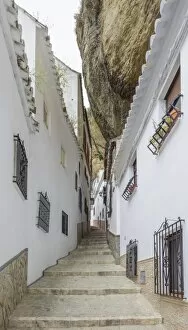 Narrow alley with rock wall, Setenil de las Bodegas, Andalucia, Spain