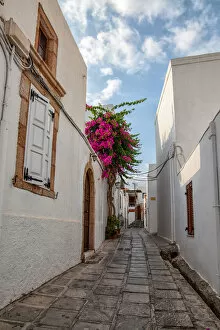 Images Dated 30th May 2018: Narrow street