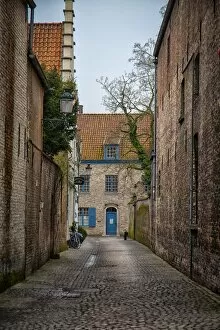 Images Dated 12th February 2017: Narrow Street of Bruges