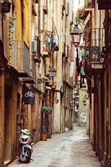 Catalonia Collection: Narrow winding street in Barrio Gotico, Barcelona