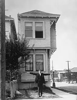 Narrowest House in California