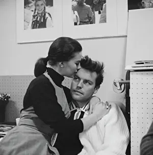Prints of American actors Natalie Wood (1938 - 1981) and Robert Wagner, US, 9th May 1958. (Photo by Graphic House/Archive Photos/Getty Images) Grace, Glamour & Timeless Elegance: Natalie Wood and Robert Wagner