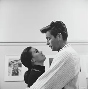 Prints of American actors Natalie Wood (1938 - 1981) and Robert Wagner, US, 9th May 1958. (Photo by Graphic House/Archive Photos/Getty Images) Grace, Glamour & Timeless Elegance: Natalie Wood and Robert Wagner