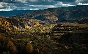 Shangri La County Prints: Natural valley in china
