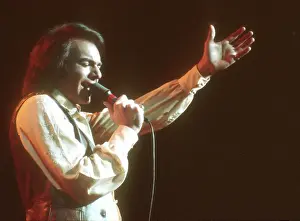 Neil Diamond Performing
