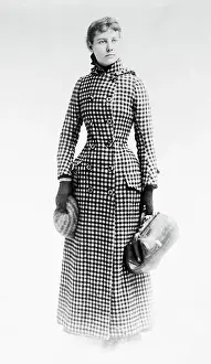 Traveling Prints: Nellie Bly with Traveling Bag