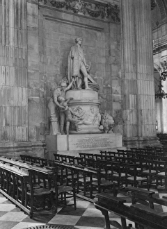 Images Dated 19th April 2010: Nelson Statue