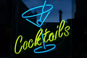 Vibrant Neon Art Gallery: Neon Cocktail sign
