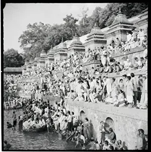 Shrine Prints: Nepalese Wait to Bathe in Holy Waters