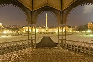 Images Dated 31st January 2012: Neues Schloss, New Palace or Castle, Jubilaeumssaeule columns, Schlossplatz square, winter, snow