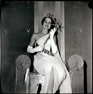 Contestant Prints: New Miss Universe Linda Bement