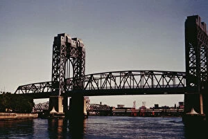 Images Dated 22nd October 2012: New York Bridge