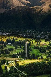 Images Dated 8th December 2012: New Zealand countryside road