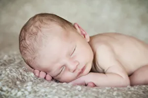 Images Dated 29th January 2011: Newborn baby, 3 weeks, sleeping