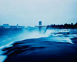 Images Dated 31st December 2002: Niagara Falls