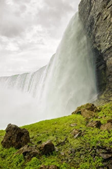 Images Dated 10th August 2015: Niagara falls from below, Ontario, Canada