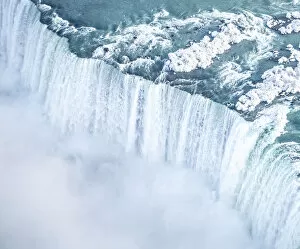 Images Dated 21st January 2016: Niagra Horseshoe Falls from above in Winter
