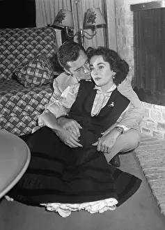 Brentwood Prints: Nick Hilton Relaxing with Elizabeth Taylor at Home