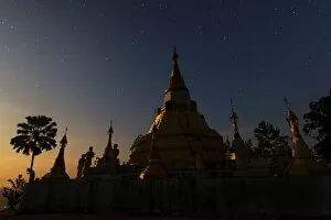 Images Dated 24th March 2013: Night shot of myanmar pagoda style