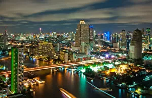 Images Dated 4th May 2012: Night view of Chaophraya river with light