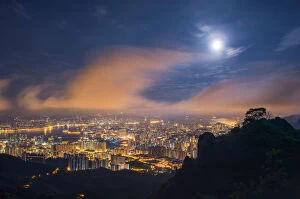 Images Dated 1st August 2015: Night view of Hong Kong city