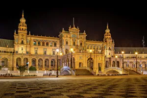 Square Gallery: Night view of Plaza de Espana, Seville, Spain