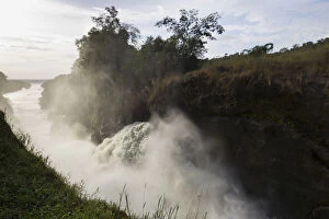 Images Dated 27th June 2017: The Nile forces through a narrow gorge at Murchison Falls National Park, Uganda