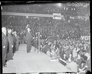 Rhetoric Prints: Norman Thomas Speaking to Packed Garden